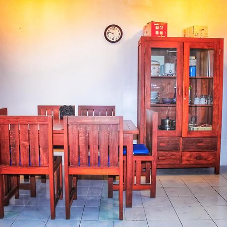 Ferienwohnung Kj Purple House Senggigi Exterior foto
