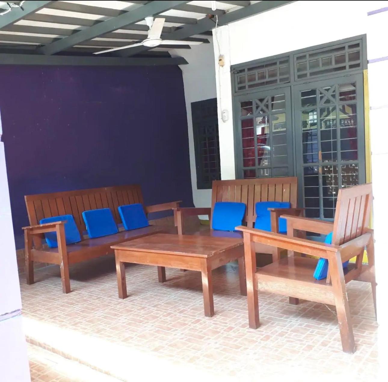 Ferienwohnung Kj Purple House Senggigi Exterior foto