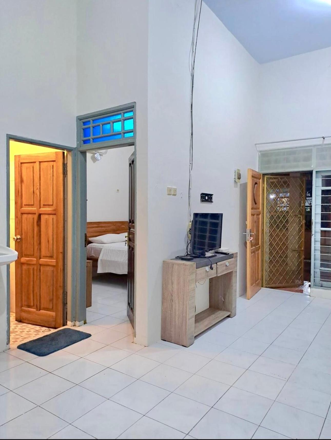 Ferienwohnung Kj Purple House Senggigi Exterior foto